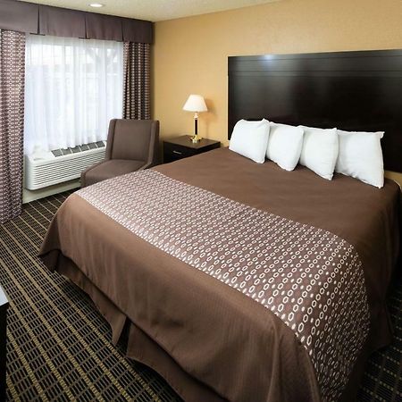 Red Lion Inn & Suites Redding Zewnętrze zdjęcie