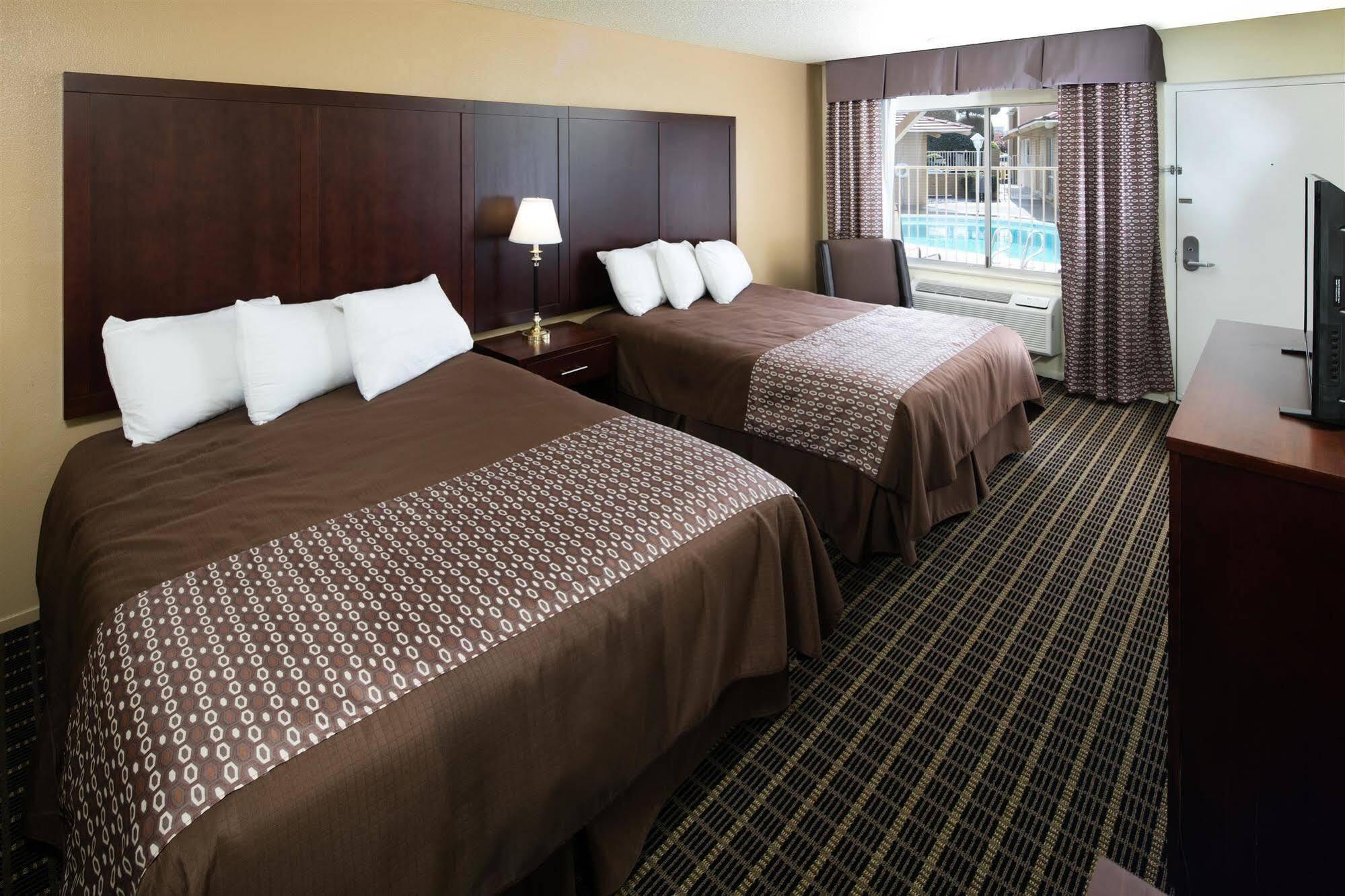 Red Lion Inn & Suites Redding Zewnętrze zdjęcie
