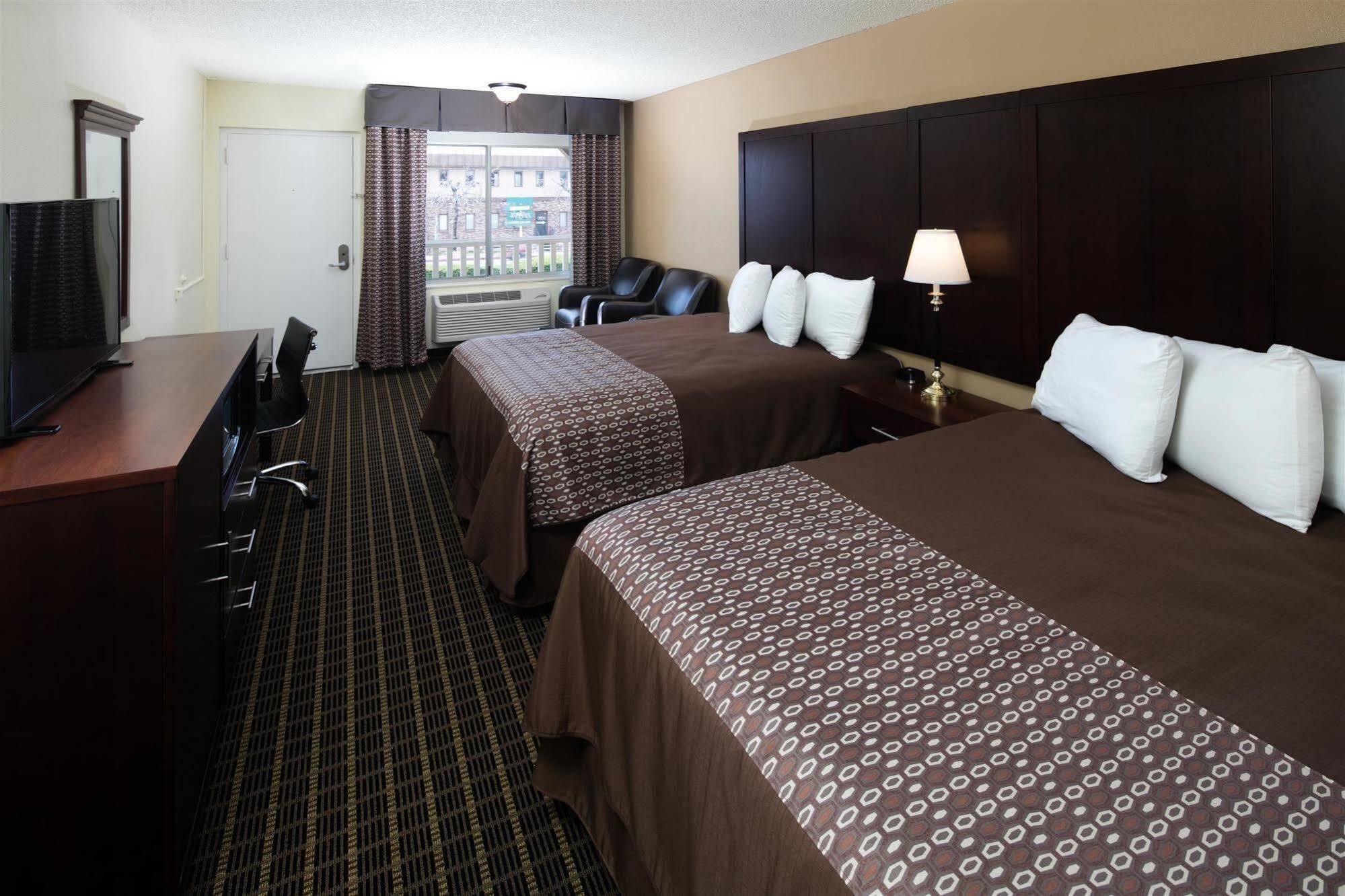 Red Lion Inn & Suites Redding Zewnętrze zdjęcie