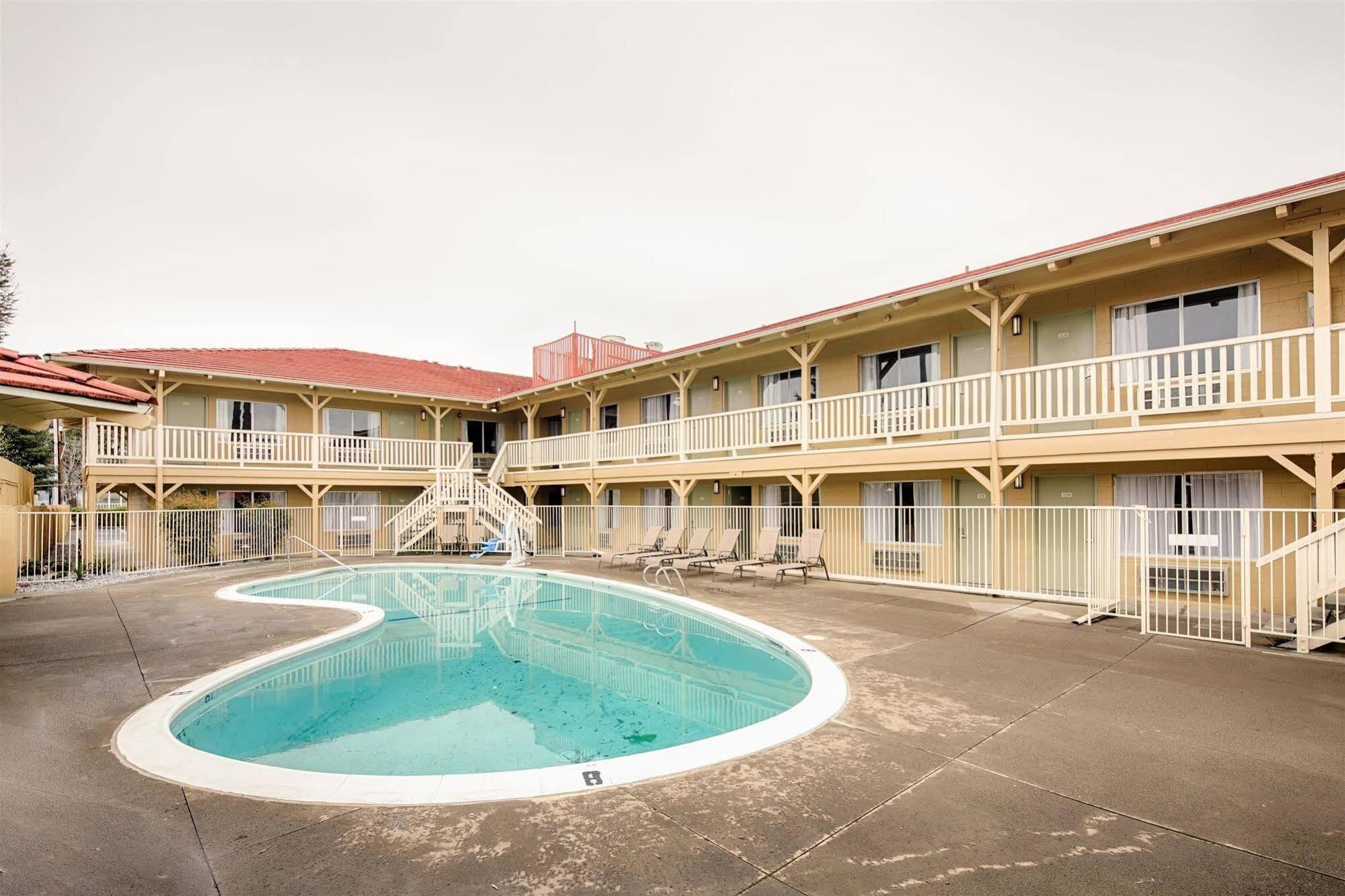 Red Lion Inn & Suites Redding Zewnętrze zdjęcie